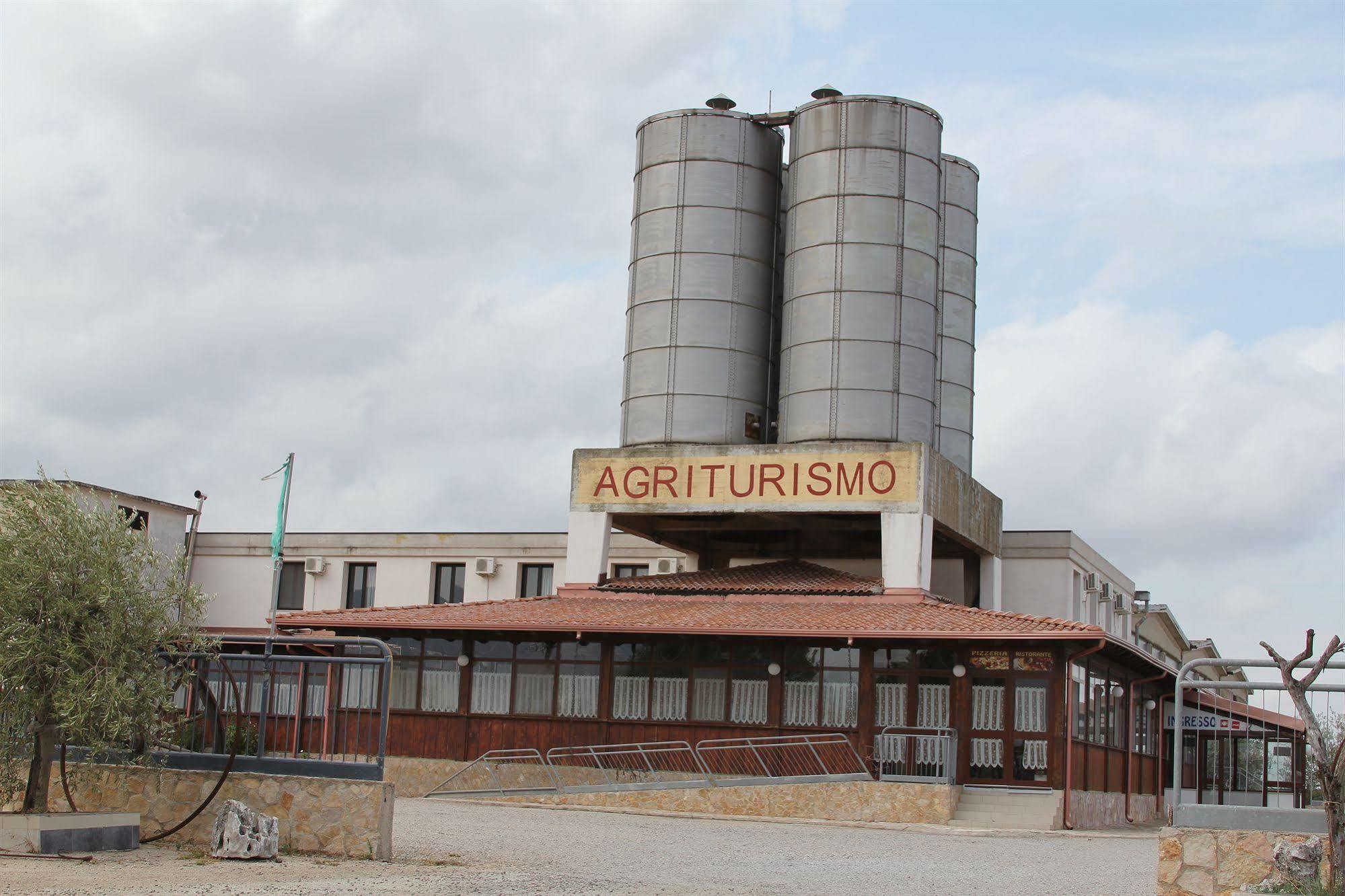 Agriturismo Silos Agri 圣塞韦罗 外观 照片